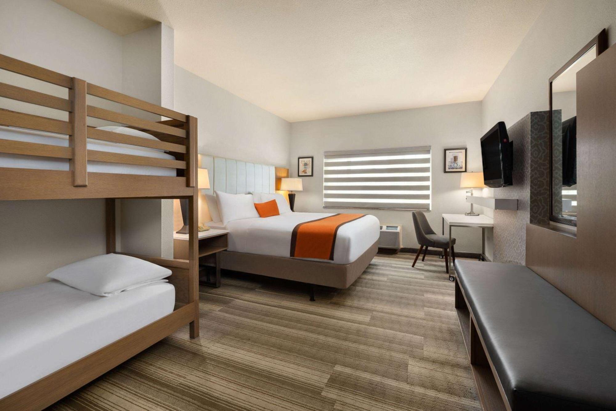 Hotel Marguerite South Anaheim - Garden Grove, Trademark Collection By Wyndham Exterior foto