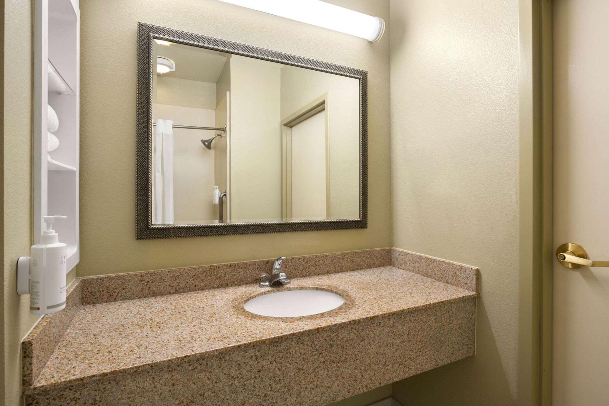 Hotel Marguerite South Anaheim - Garden Grove, Trademark Collection By Wyndham Exterior foto
