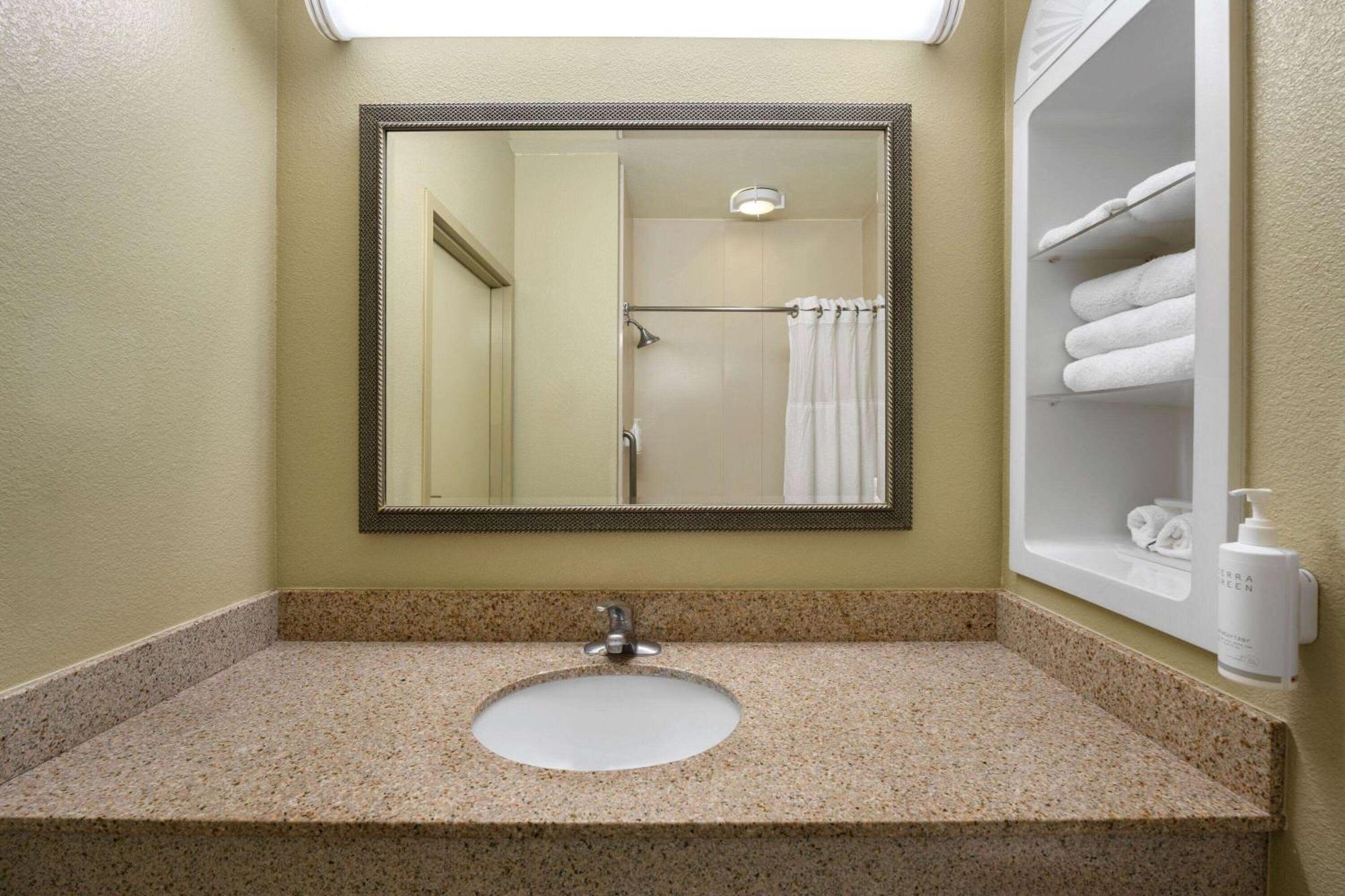 Hotel Marguerite South Anaheim - Garden Grove, Trademark Collection By Wyndham Exterior foto