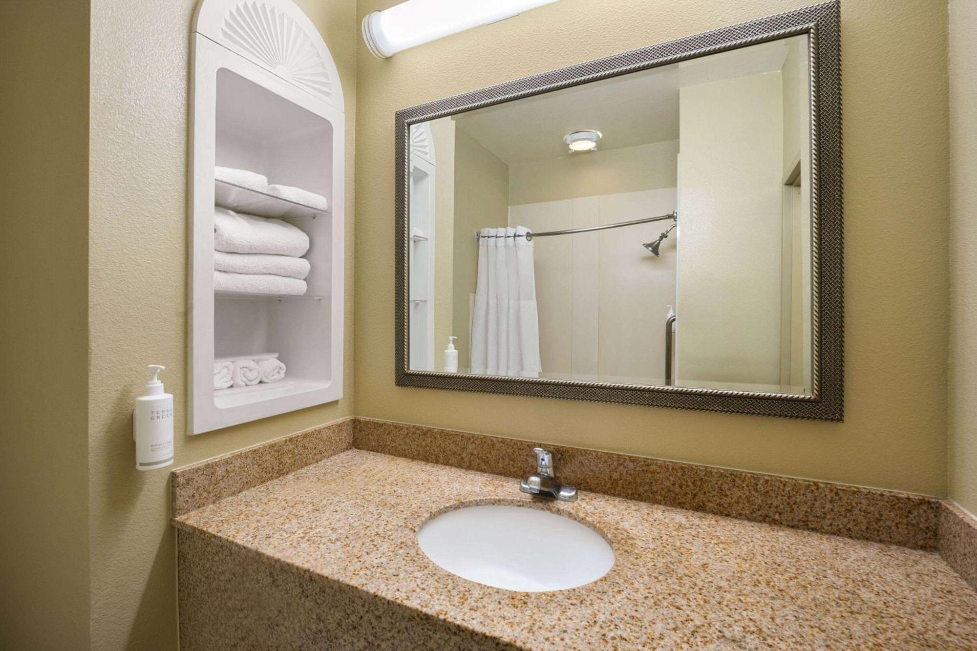 Hotel Marguerite South Anaheim - Garden Grove, Trademark Collection By Wyndham Exterior foto
